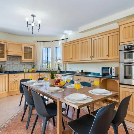 Comodo - Plusholidays *