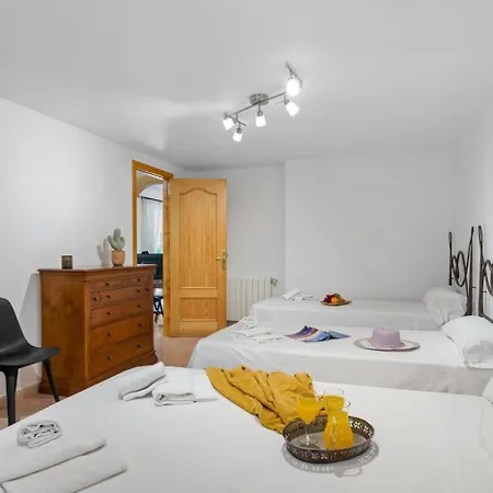 Comodo - Plusholidays * Casas de Torrat