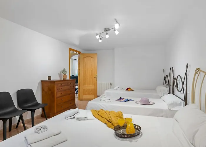 Comodo - Plusholidays * Casas de Torrat