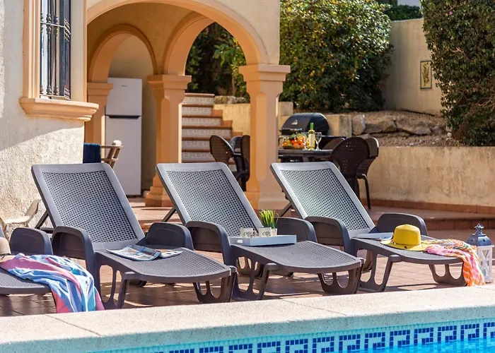 Comodo - Plusholidays * Casas de Torrat