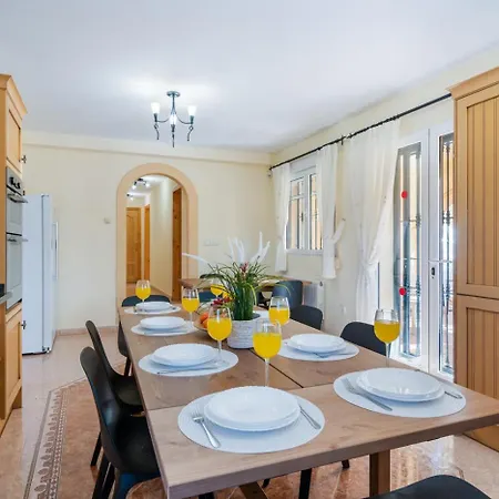 Villa Comodo - Plusholidays *