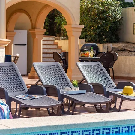 Comodo - Plusholidays * Casas de Torrat