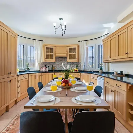 Villa Comodo - Plusholidays